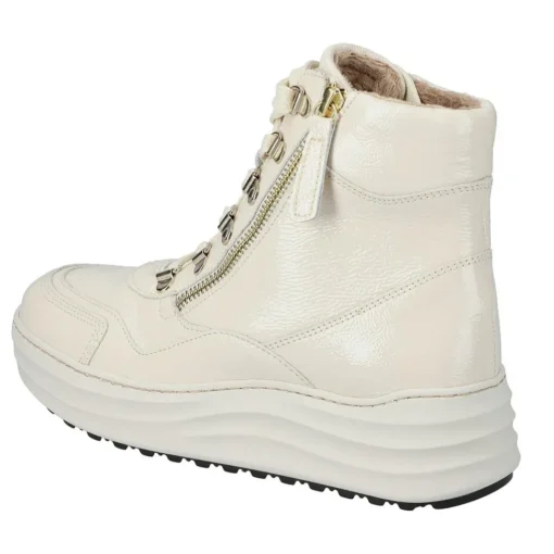 Sneaker hoch
