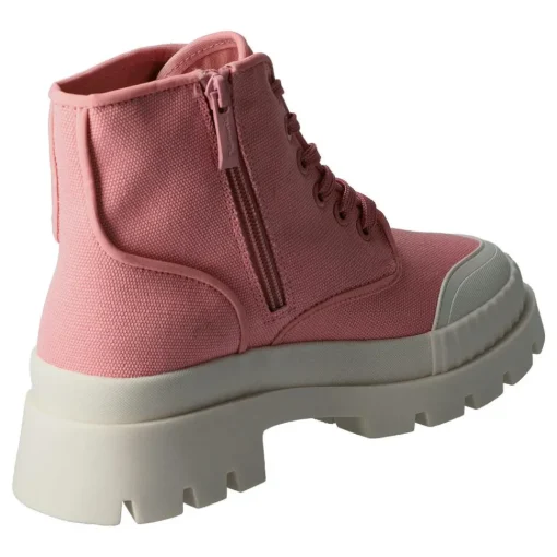 Sneaker hoch