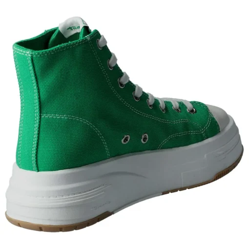 Sneaker hoch