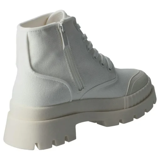 Sneaker hoch