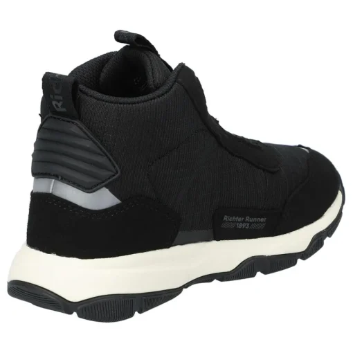 Sneaker hoch