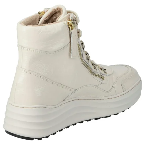 Sneaker hoch