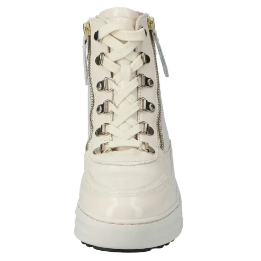 Sneaker hoch