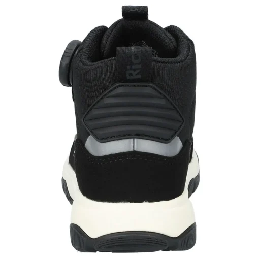 Sneaker hoch