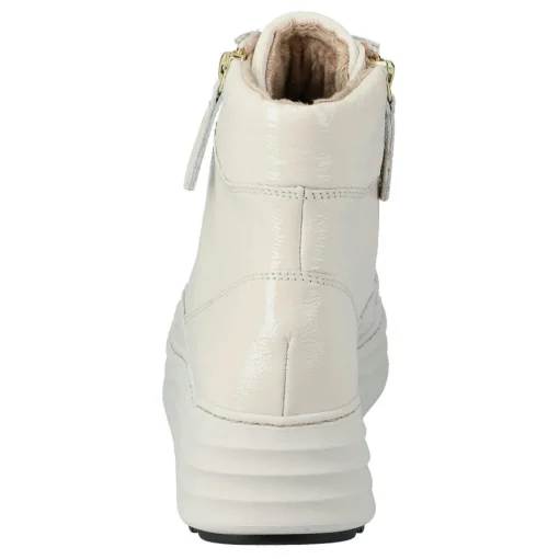Sneaker hoch